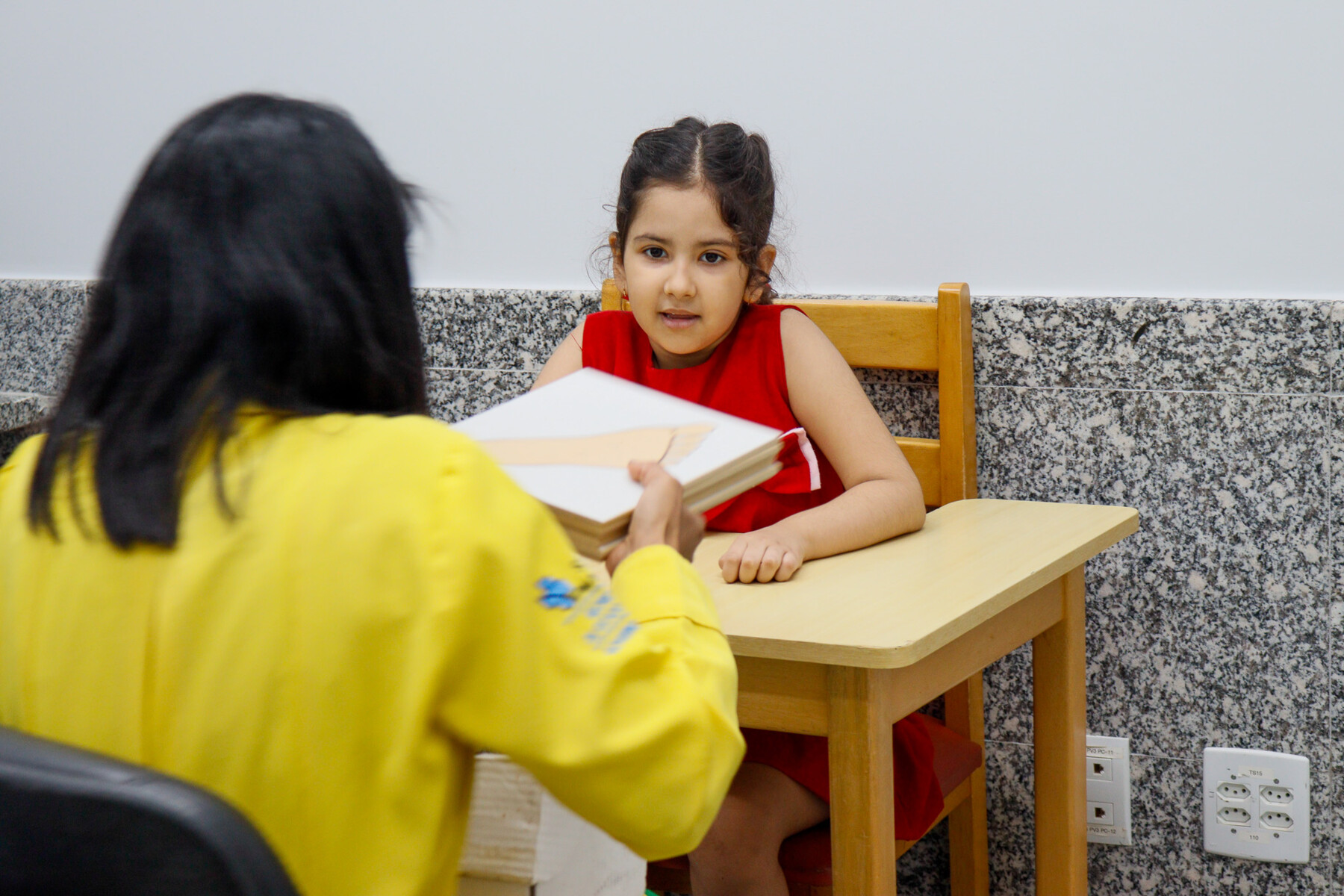 Paciente Luisa Pedrollo durante a sessão de psicopedagogia com a psicóloga Maria de Fátima dos Anjos.jpg